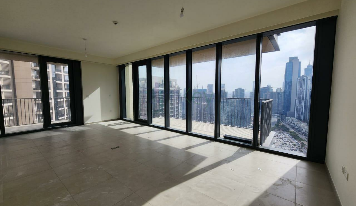 Downtown Dubai.  High Floor | Ready to Move In | Bright and Spacious.
